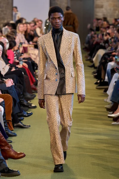 Look 15